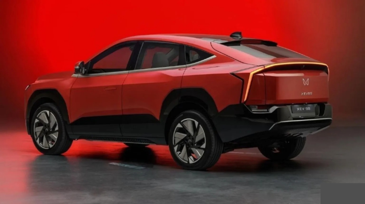 Mahindra XEV 7E